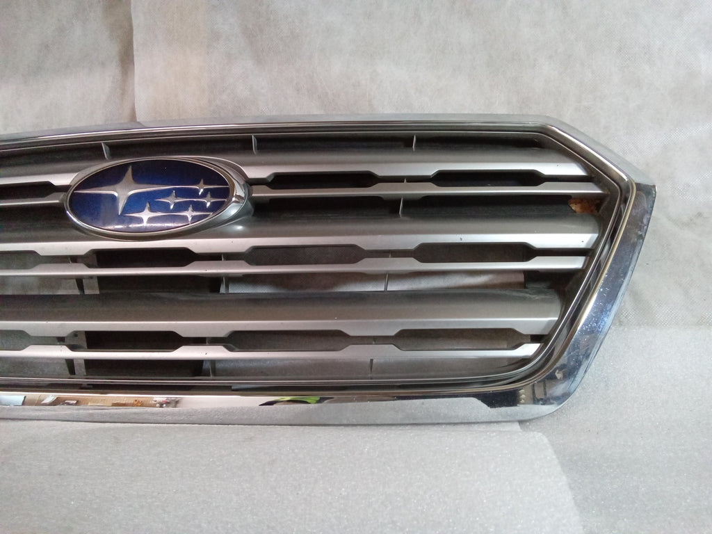 Pre-Owned 2017 Subaru Legacy Outback Wagon Light Gray Grill R9316