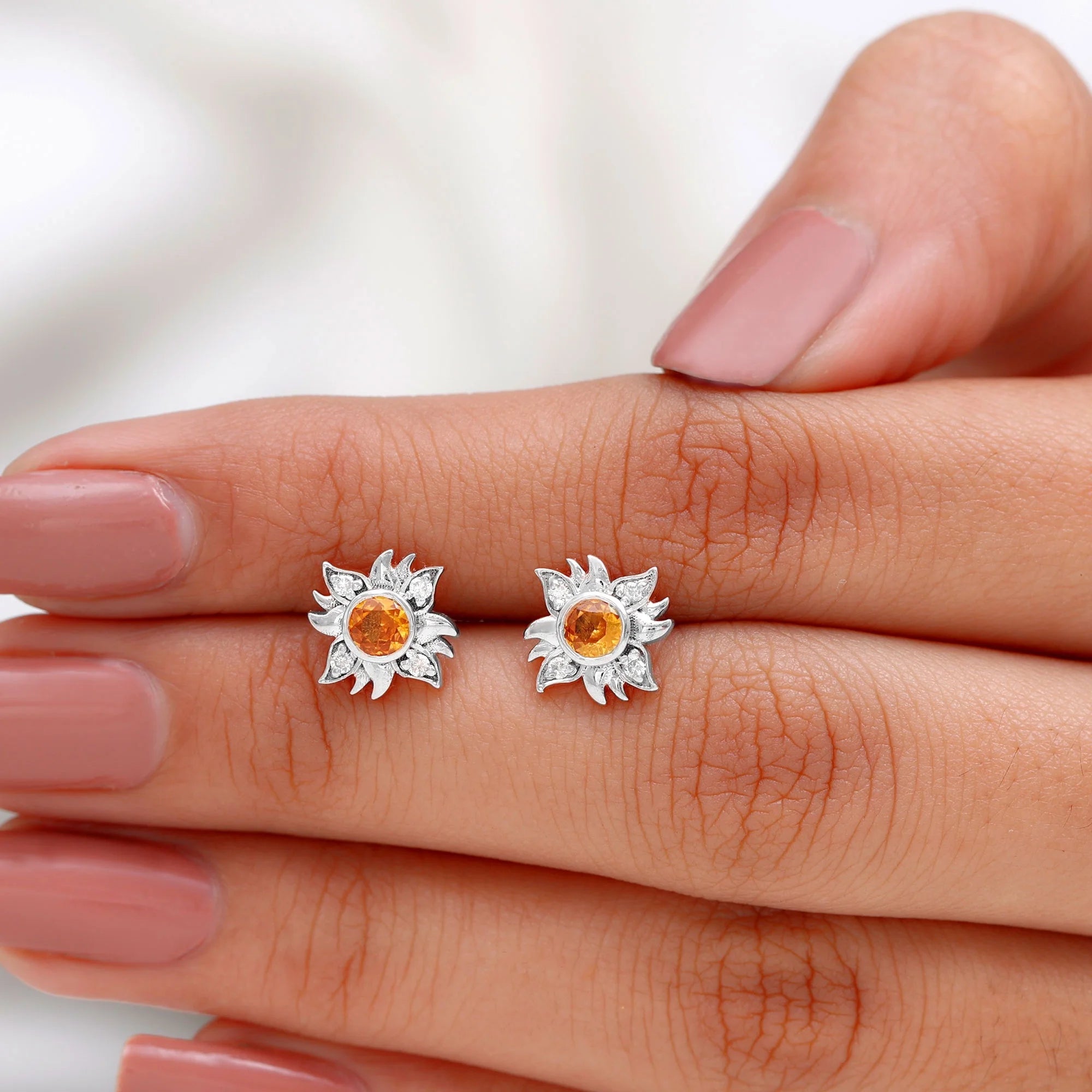 18K White Gold Orange Sapphire Stud Earrings with Diamond Y875
