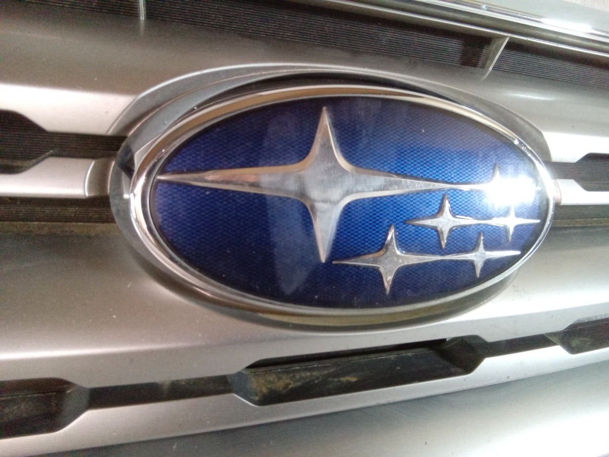 Pre-Owned 2017 Subaru Legacy Outback Wagon Light Gray Grill R9316