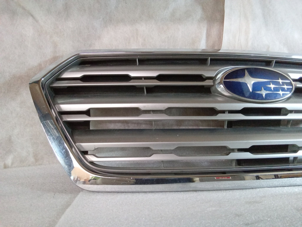 Pre-Owned 2017 Subaru Legacy Outback Wagon Light Gray Grill R9316