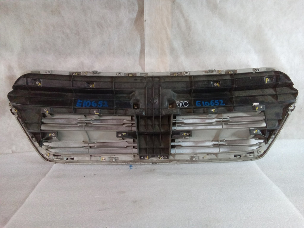 Pre-Owned 2017 Subaru Legacy Outback Wagon Light Gray Grill R9316